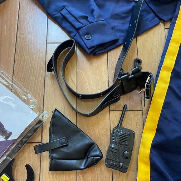 Girls Deluxe Police Officer Spirit of Halloween Size Medium Costume - Picture 7 of 7